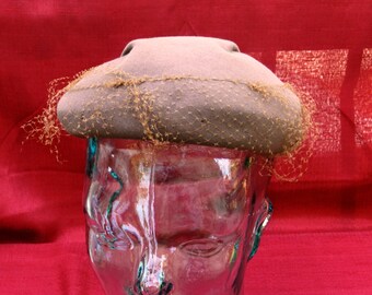 Vintage women's Facinator Hat Brown Felt with Netting and Brass Bead Bow on Back 22 1/2 inch size 00538