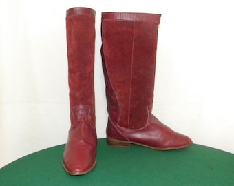 Sz 8M Vintage tall maroon leather and suede 1980s women flat slouch boots.