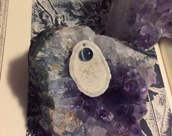 Esoteric Necklace Real part of deer horn and cabochon eye of cat (Ciondolo in vero palco di cervo e cabochon in occhio di gatto)