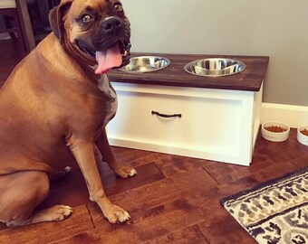 Dog feeding station