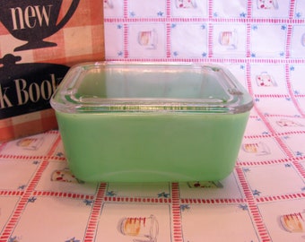 Jadeite Refrigerator Dish w/ Clear Glass Lid by McKee 1950's