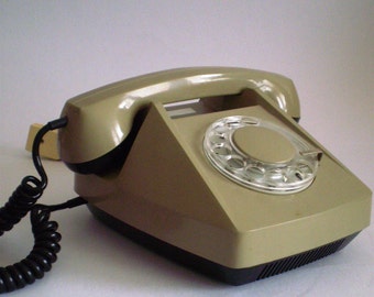 1977s Telephone Vintage Square with rotarional numerals