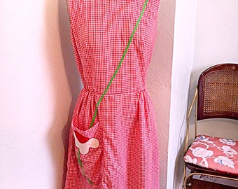 Vintage 1950's Red Gingham Swirl Dress with Bees and Flowers / 50's Cotton Sundress