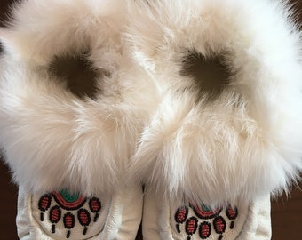 Women's Size 7 Native American Moccasins
