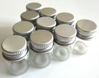 1 glass vial has screw 31 X 22 MM.