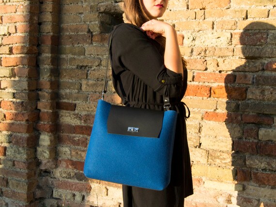 Felt and leather FLAP BAG with leather strap / blue bag / felt tote bag / wool felt / vegetable tanned leather / made in Italy