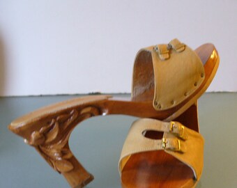 Karvings Wooden Sandals Size 7