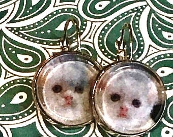 White kitten earrings - 16mm