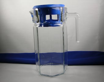 Rubbermaid Clear Glass Pitcher with Blue Rubbermaid Lid, Orange Juice, Lemonade, Iced Tea, Water Pitcher