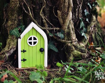 Fairy Door 'Mara' in Green - Green Fairy door - Fairy door for tree - Miniature door - Fairy garden - Fairytale door - Tooth Fairy door