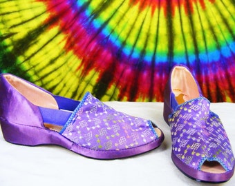 Size 6.5 M vintage 40's purple satin peep-toe wedge shoes