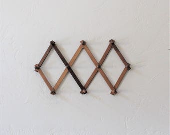 Vintage Accordion Wall Rack, Wood Peg Rack, Wood Coat Rack, Wooden Wall Hanging, Wood Wall Hook, Hat Rack, Expandable Wood Rack Wall Display
