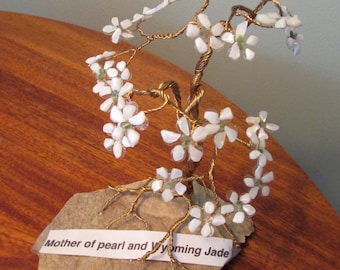 Mother of pearl and jade Gemsai tree