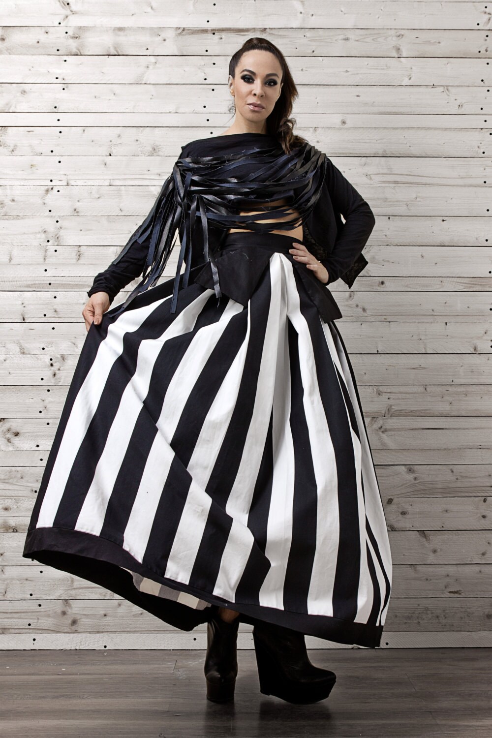 striped maxi skirt outfit