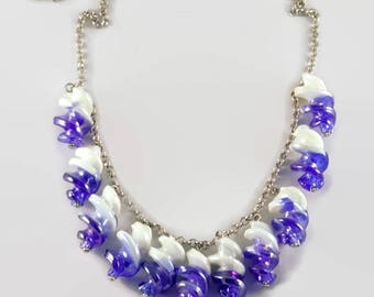 Twisted Murano necklace white and blue iridescent suspended on chain with round links - 123 stones jewelry