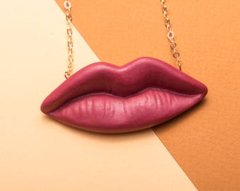 XL Kiss Necklace