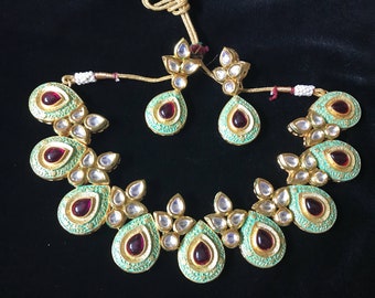 Stunning mint green kunden necklace paired with beautiful earrings
