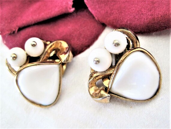 Crown Trifari Earrings, Magnolia Pattern, Poured White Glass, Pat. Pend., Alfred Philippe - Book Piece