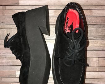 Vintage 90's Black Platform Shoes / size 7B / by Rocket Dog