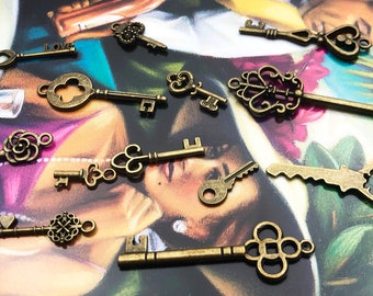 Antique Bronze Metal Keys 13 PC 16mm-57mm Metal Alloy Charm Pendants AM020318