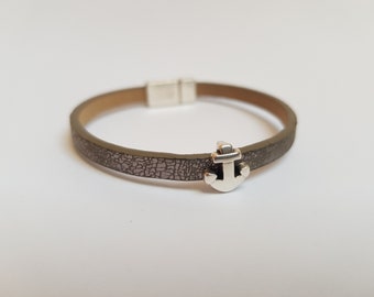 Leather bracelet with silver coloured anchor