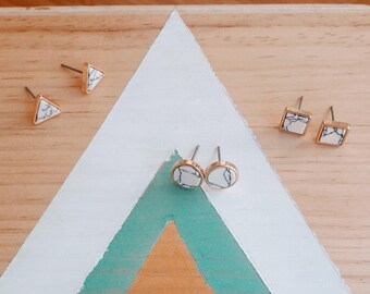 Boucles d'oreilles Géométrique| Forme Triangle, carré, rond | doré effet marbre blanc | Joli bijou minimaliste I cadeau anniversaire