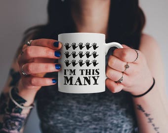Funny Seventy Five Years Old Gift, I'm This Many Fingers | Vintage 75th Birthday Anniversary Bday Mug | For Family Who Loves Sarcasm & Irony
