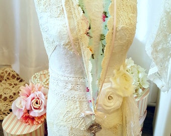 Romantic Lace Necklace - Diana