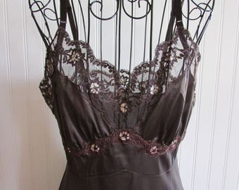 Munsingwear Full Slip Vintage Size 32 Brown Lace and Flowers 100% Nylon Satin Tricot Lace Bodice Empire Waist Adjustable Straps Feminine