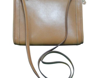 80's vintage HERMES tanned brown, courchevel leather chestnut color, shoulder pouch bag, clutch purse. Classic masterpiece for unisex use