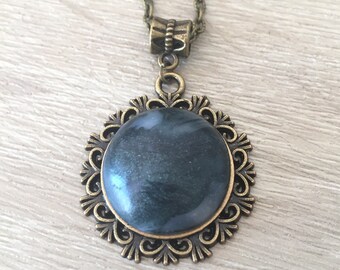 Necklace with a romantic dark green cabochon