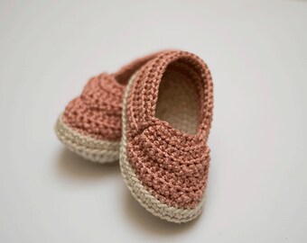 Crochet Pattern expectant mom gift, wool slippers, crochet shoes patterns, baby moccs Instant Download