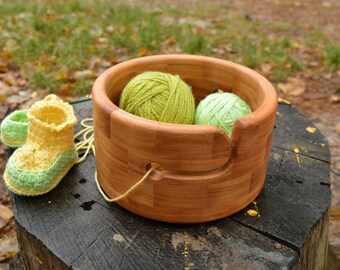 Circle Alder Yarn Bowl, Wood Yarn Holder, Large Crochet Bowl, Reliable Knitting Organizer, Eco Gift for Knitter, Natural Needlecraft Storage