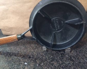 Vintage cast iron crepe maker