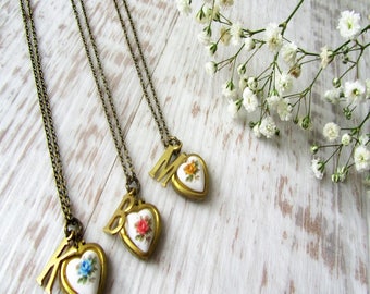 Vintage Heart Locket Necklace, Personalized Locket, Gold Heart Locket, Flower Locket, Mothers Day Gift for Her, Locket Necklace Gift