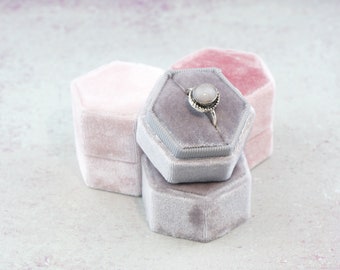 Velvet ring box - Hexagonal ring box - Wedding gift - Misty Rose - Blush - Vaporous Gray