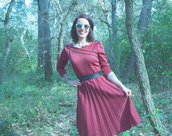 RARE! Retro Vintage 1950s dress 1960's long sleeve Peter Pan collar pleated Burgundy lace