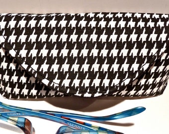 Houndstooth - Eyeglass Case - Sunglass Case - Magnetic - Black and White