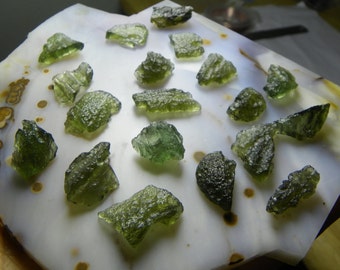 Moldavite crystal - one genuine specimen medium - Raw natural genuine Meteorite Tektite - random select wire wrap pendant supply stone *m3