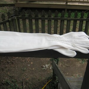 White Formal Gloves, Ladies Vintage Elbow Length Dress Gloves, Decoration On Back, Possibly Size Five, Small Size,