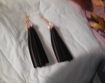 6in BLACK CHANDELIER PERICED earrings