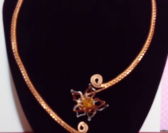 Neklace with yellow crystal