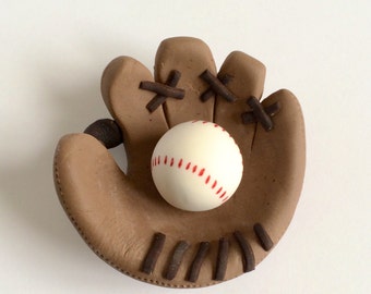 Baseball Mitt fondant cake topper