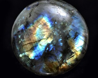Labradorite cabochon, no. 201, 117.6 carat