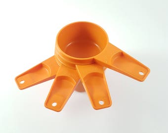 4 Tupperware measuring cups - Orange