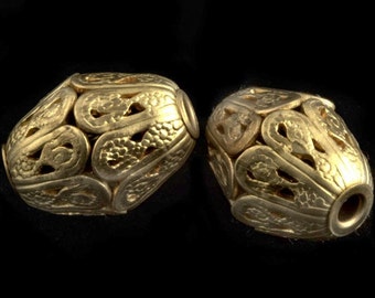 Brass filigree oval bead. 10x14mm. Pkg of 1. b18-0144(e)