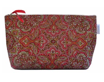 Medium cosmetic. Bag. Makeup bag. Makeup.