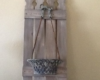 Picket fence plant hanger