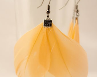 Earrings: Elegance and lightness