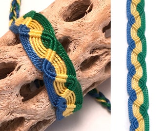 Peruvian friendship bracelet - snake pattern - wave - woven - macrame - braided - green - yellow - blue - tribal - string - thread